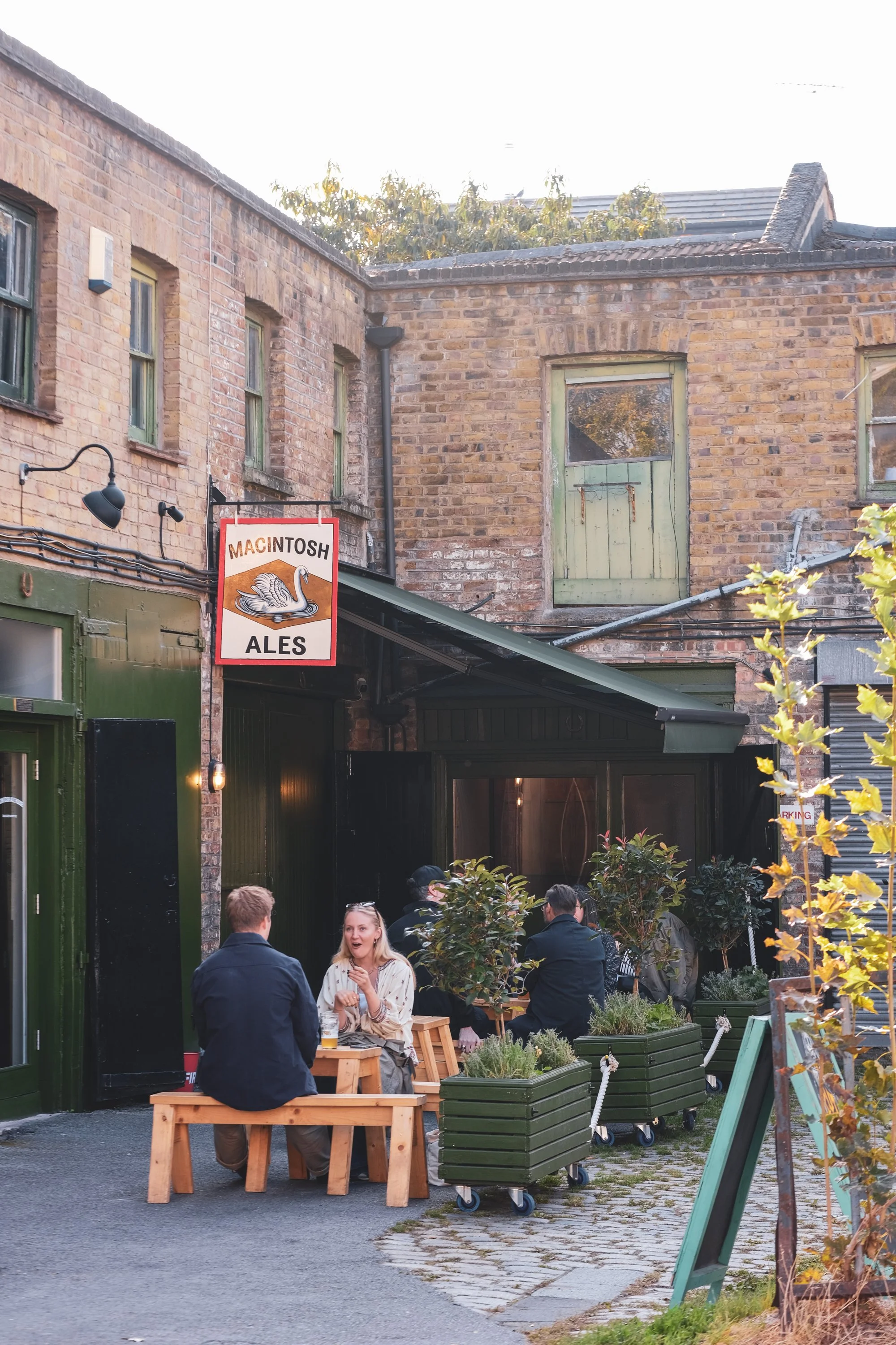 【vanlaar B7 】MACKINTOSH LONDON What's Worth Keeping — Macintosh Ales in Stoke Newington, London